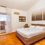 Skyline Penthouse With Private Rooftop Daire Roma