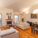 Skyline Penthouse With Private Rooftop Daire