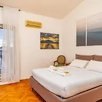 Skyline Penthouse With Private Rooftop Daire