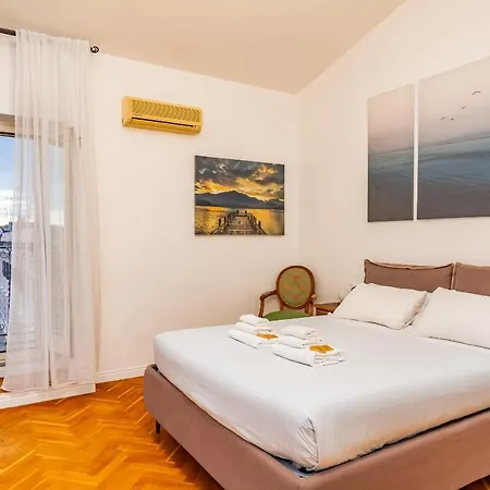 Skyline Penthouse With Private Rooftop Apartment