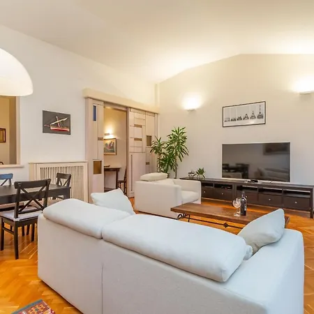 Skyline Penthouse With Private Rooftop Appartamento *