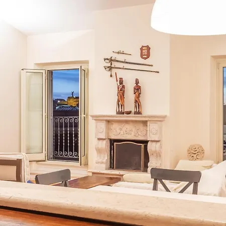 Skyline Penthouse With Private Rooftop