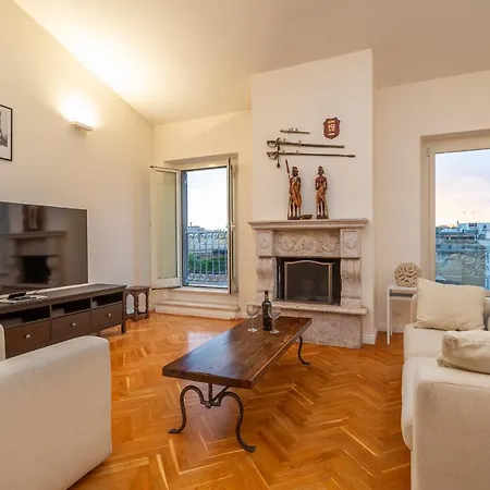 Skyline Penthouse With Private Rooftop Daire Roma